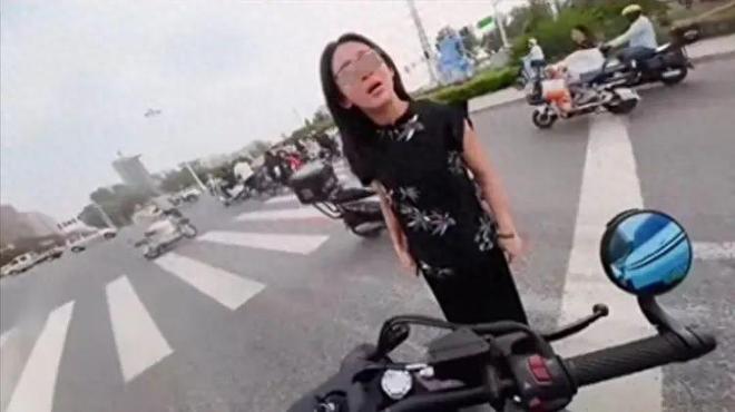 ：女司机气到流产公布完整行车记录仪九游会J9河北女司机与骑手冲突后续(图3)